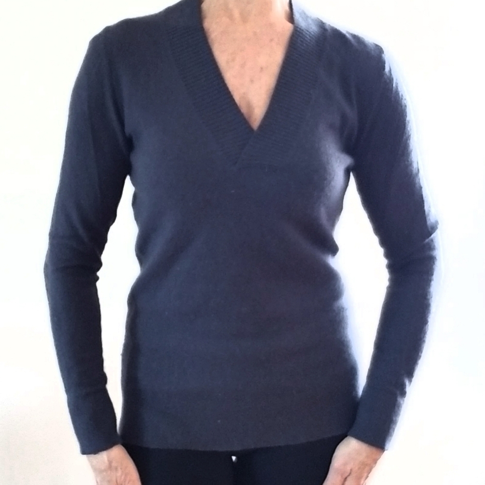 Sarah Spencer Womens V-Neck Angora blend Sweater